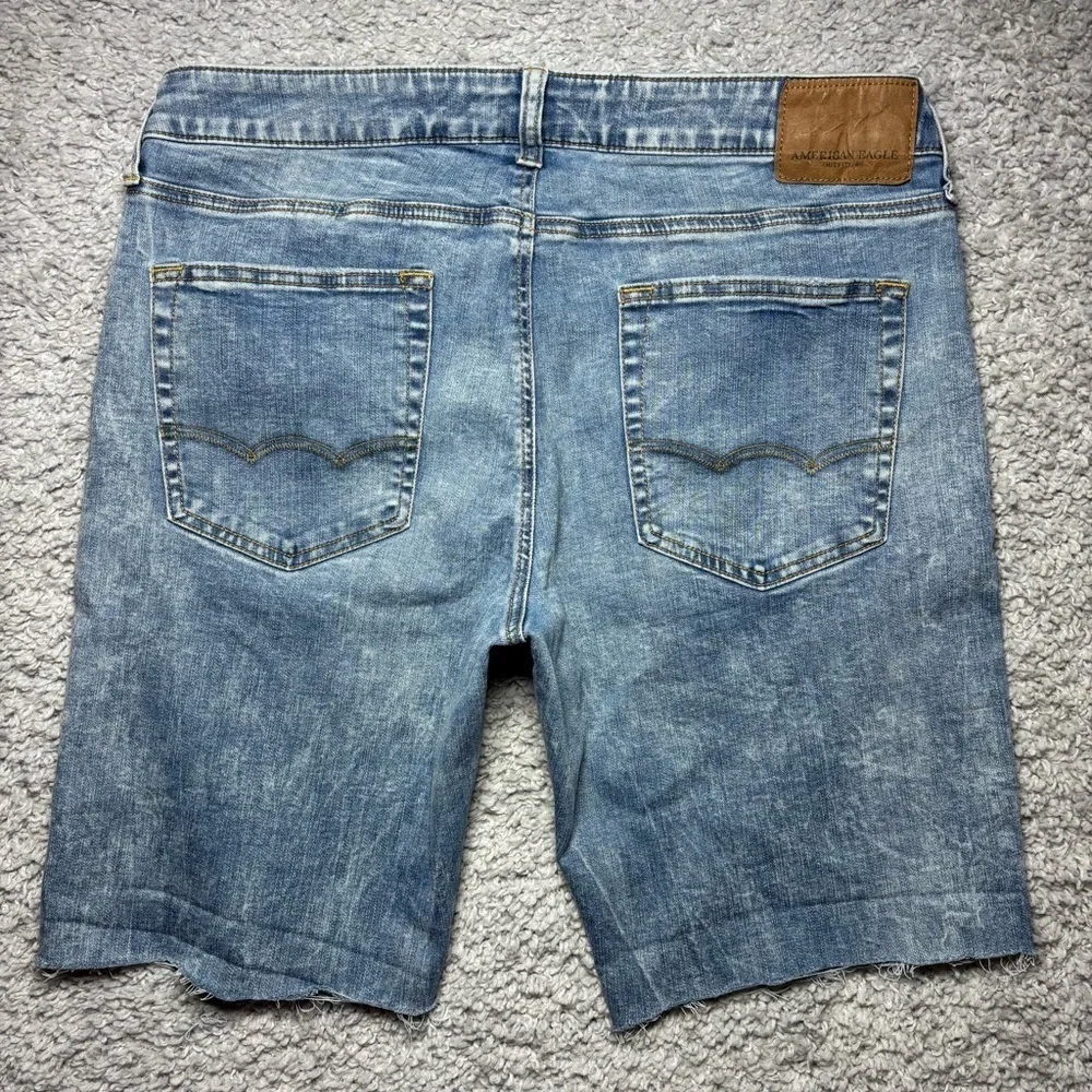 American Eagle Shorts Mens 34 Light Wash Denim Cut Offs Raw Hem Flex Casual Work